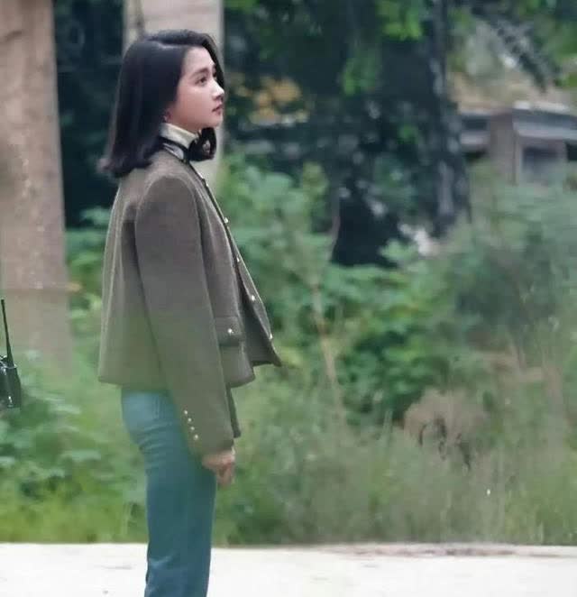 关晓彤证明，真正的好身材，是牛仔裤都藏不住的自律！