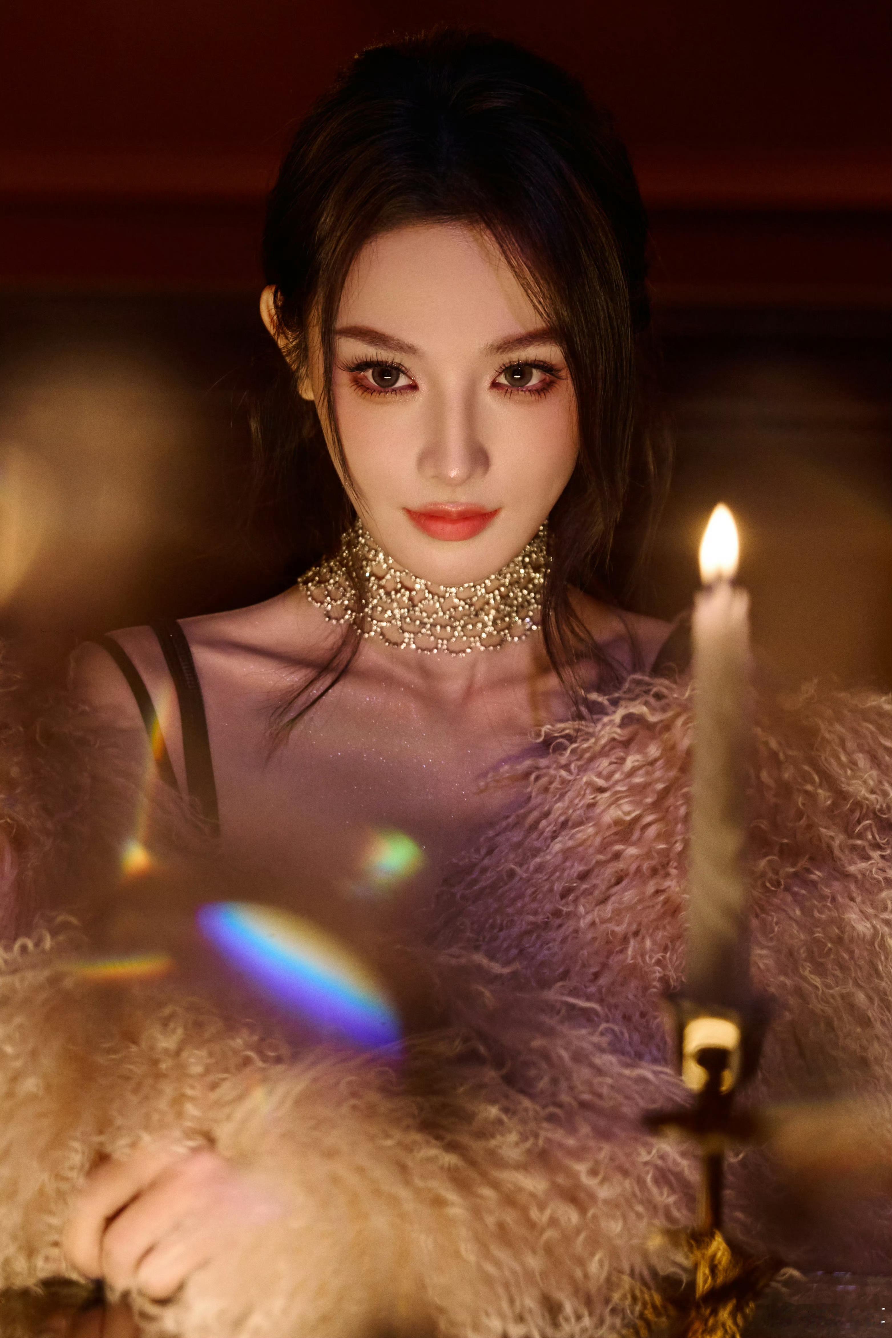 彭小苒完全女明星人家富贵花！完全女明星来的，彭小苒的造型师是不是没有瓶颈期