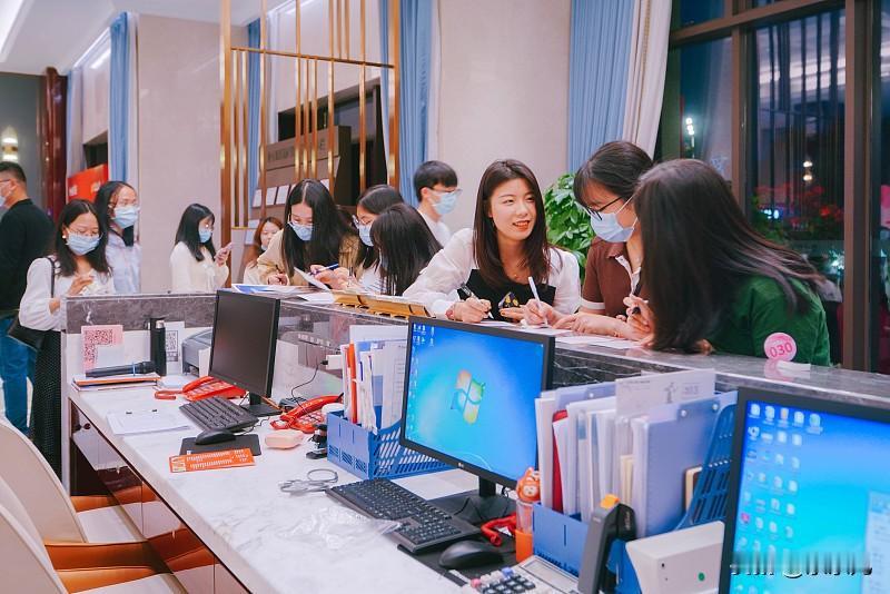 风向彻底变了！利好一出，房东不再涨价反而连夜降价还记得从前楼市放出利好消息，