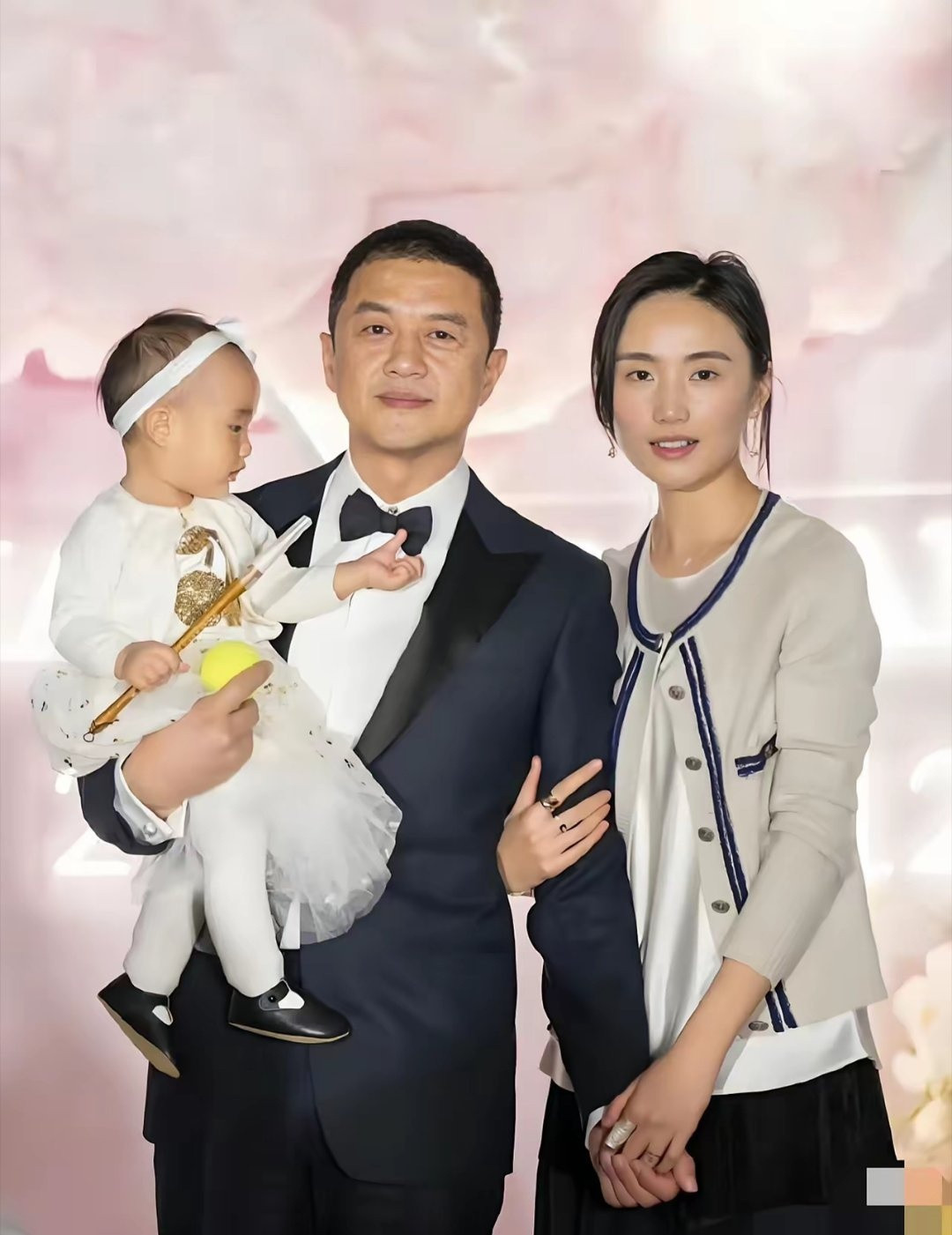 李亚鹏海哈金喜离婚：娱乐圈婚姻难敌生活琐碎？