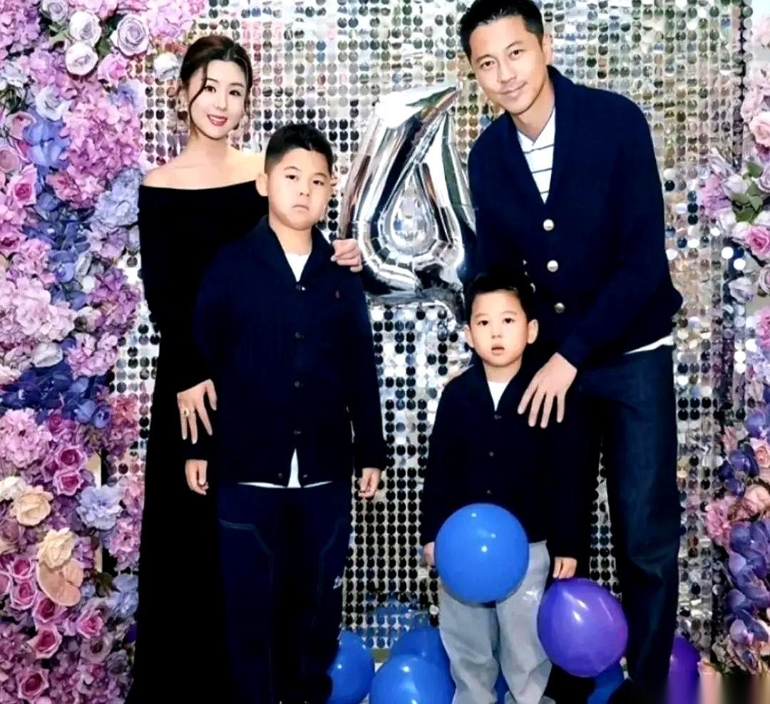 李小萌这段姻缘，最牛的不是她自己，是她妈。真的，我有时候就琢磨，有些当妈的眼光