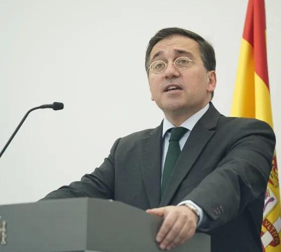 近日，西班牙外交大臣阿尔瓦雷斯，被记者尖锐提问：“美国要求欧盟同步对华强硬，你既