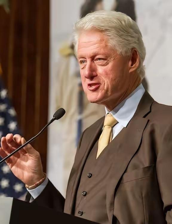 全球震动！克林顿一句“手下留情”，直接道出世界格局大变！美国前总统克林顿公