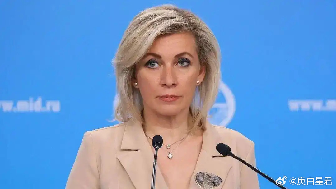 导弹刚落地，教科书又动手！日本强推复仇主义，中俄罕见同声警告4月初的东京，春雨连