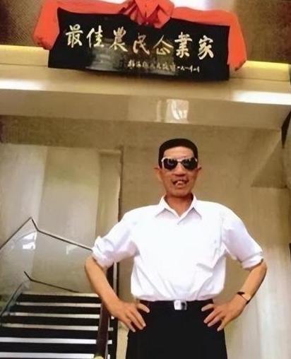 1993年，掌握15亿资产的“首富村”大邱庄村支书禹作敏带上一众保镖去市政府开会