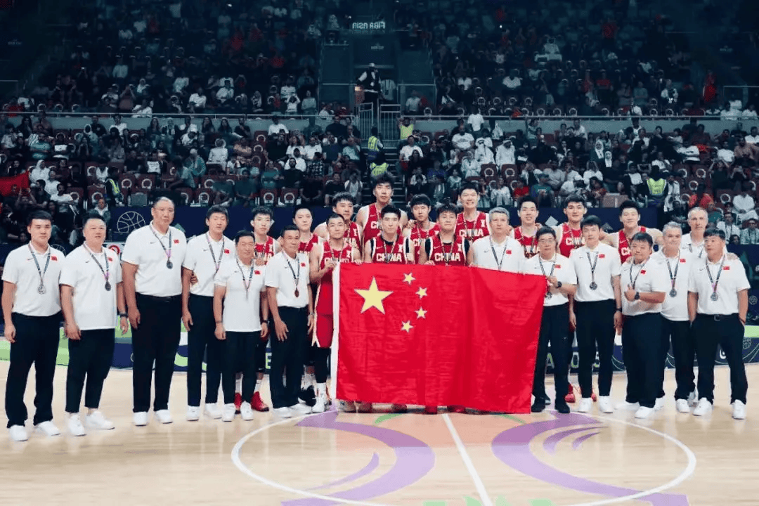 郭振明: 这次男篮球员和教练把国家荣誉当成真正的事业&目标