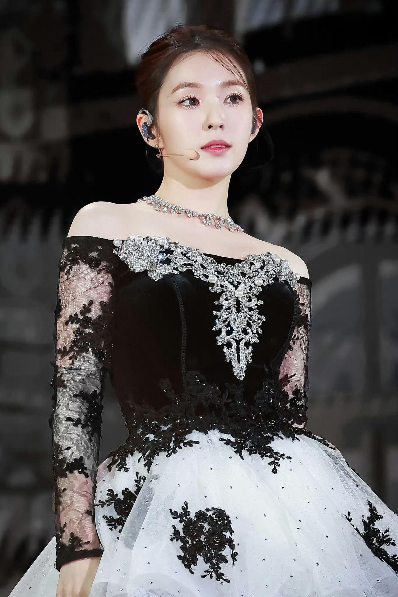 梦幻黑白色调，优雅气质满满，宛如童话中的公主。