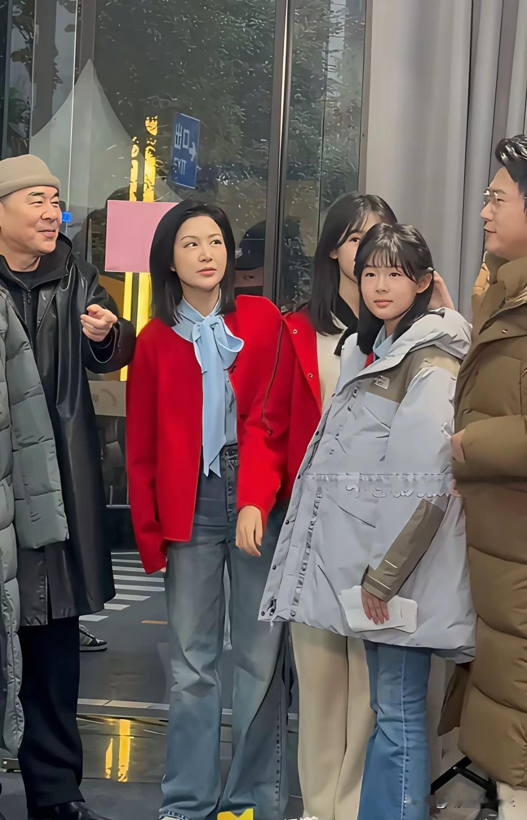 实锤了！陈建斌也是个女儿奴，看见陆毅家两个漂亮可爱的女孩笑得合不拢嘴，原本不