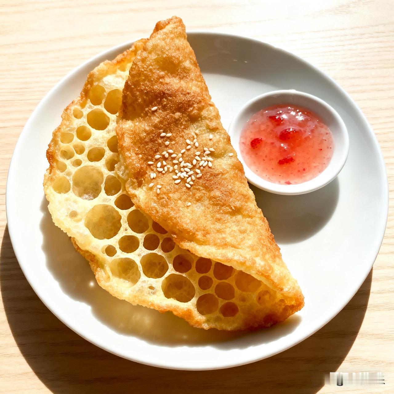 美食打卡是件超幸福的事儿。在西安，三根电杆陕菜馆值得一去。招牌古城葫芦鸡，整只上