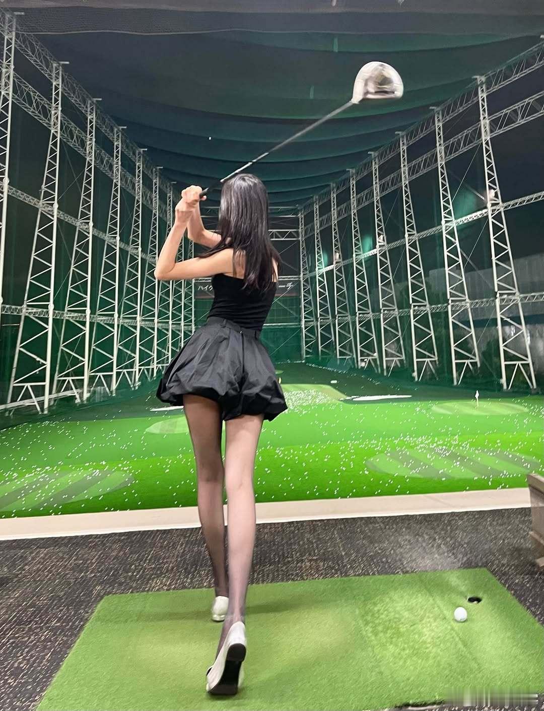 表妹这腿不去蹬三轮太可惜了[大笑]​​​