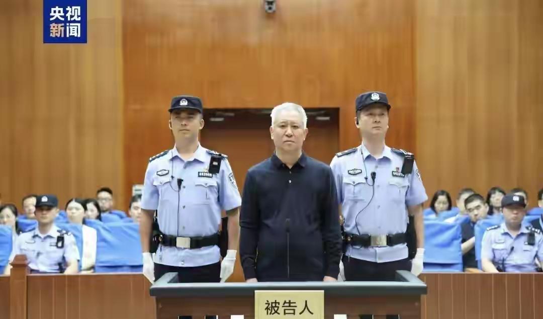 许家印被判无期是早有预料的事。当初恒大成立之初，我就告诫过他，小许啊，咱们生在新