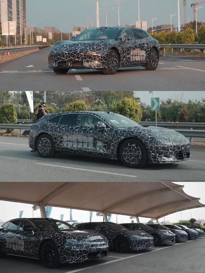 最近啊被启境这猎装种草了这姿态属实帅啊，坐等上市拿下启境华为乾崑