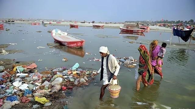 印度之所以恨中国，说白了还是嫉妒，因为在1981年，1982年，印度GDP都无比