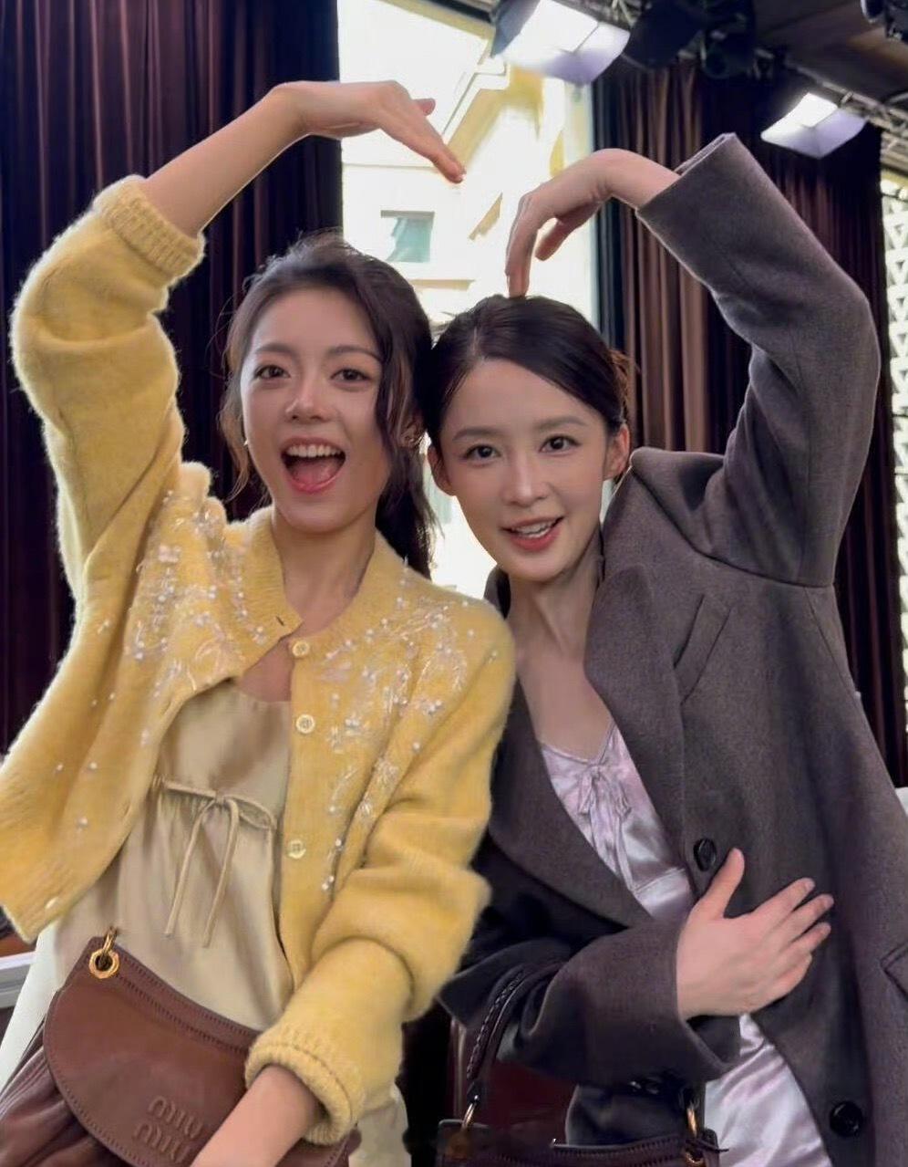 李沁赵今麦秀场比心🫶李沁赵今麦刘冲聚餐​​​