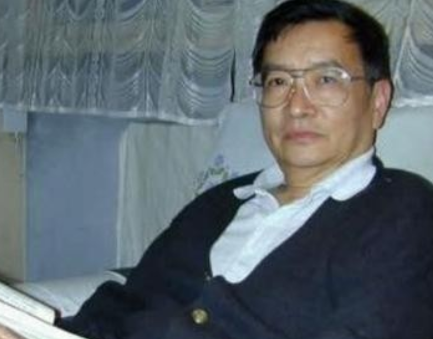1969年，37岁梁从诫被下放江西劳动，妻子周如枚立刻提离婚，还给儿子改名换姓，