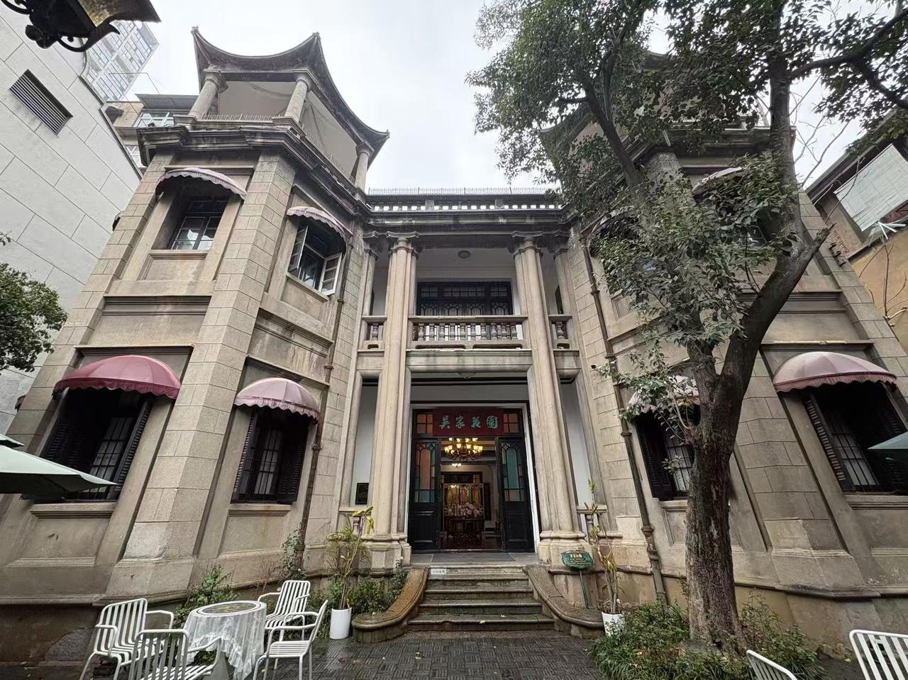 很难想象一个芝麻绿豆的小官神不知鬼不觉贪污了近5000万。武汉吴佩孚公馆产权