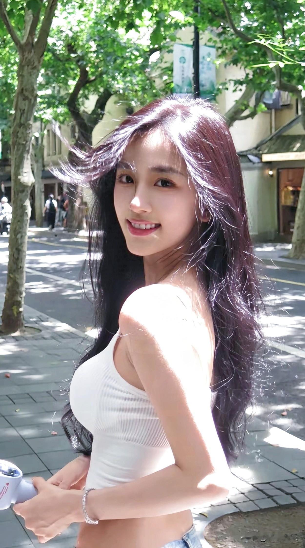 夏日微风，吹乱长发，甜在眉眼间🌞💕～清凉甜美穿搭分享你的随手拍