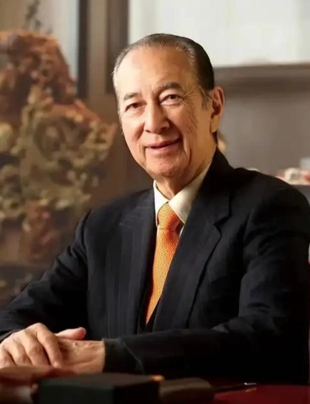 赌王何鸿燊生前曾讲过：“等你赢了2000万打算走时，赌场不会拦你。可就在你转身那