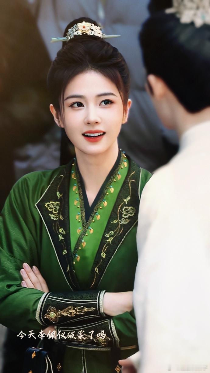 这次居然是双强的设定，还真是让人眼前一亮起来了，更何况白鹿和王星越都四搭了，熟人