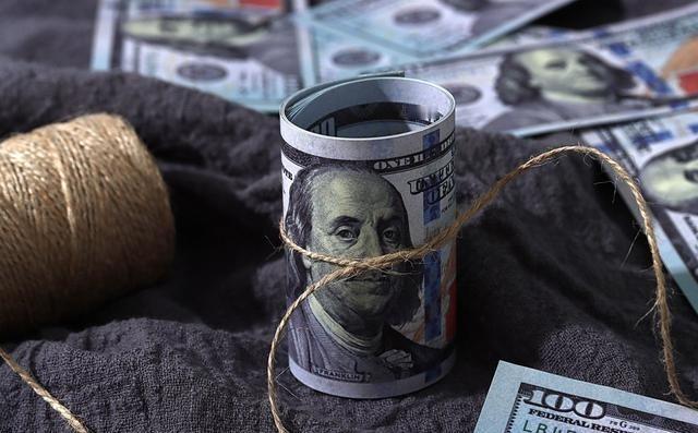 ·如果美国一口气印钞28万亿，把欠的债都还了，会发生什么？美国一旦这么干，第二