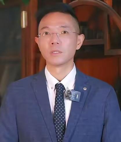 李圣律师在案件处理中展现出的专业、理性与严谨，确实给关注案件的公众带来了很大的信