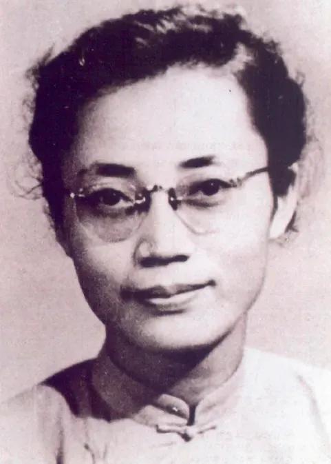 1950年，潜伏台湾的女地下党萧明天继续不幸被敌人抓捕通告临走前，她突然提出要求