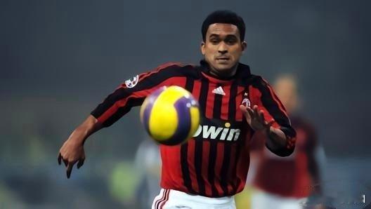 【采访🎙】尽管米兰输给了乌迪内斯，领先身后球队的优势也被缩小，但名宿塞尔吉尼奥