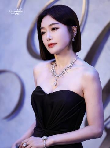 秦岚好美，期待姐姐纽约时装周看秀造型#秦岚纽约时装周出发图#