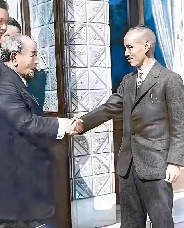 1927年的日本东京，年近40岁的蒋介石，与72岁的日本右翼元老、玄洋社头面人物