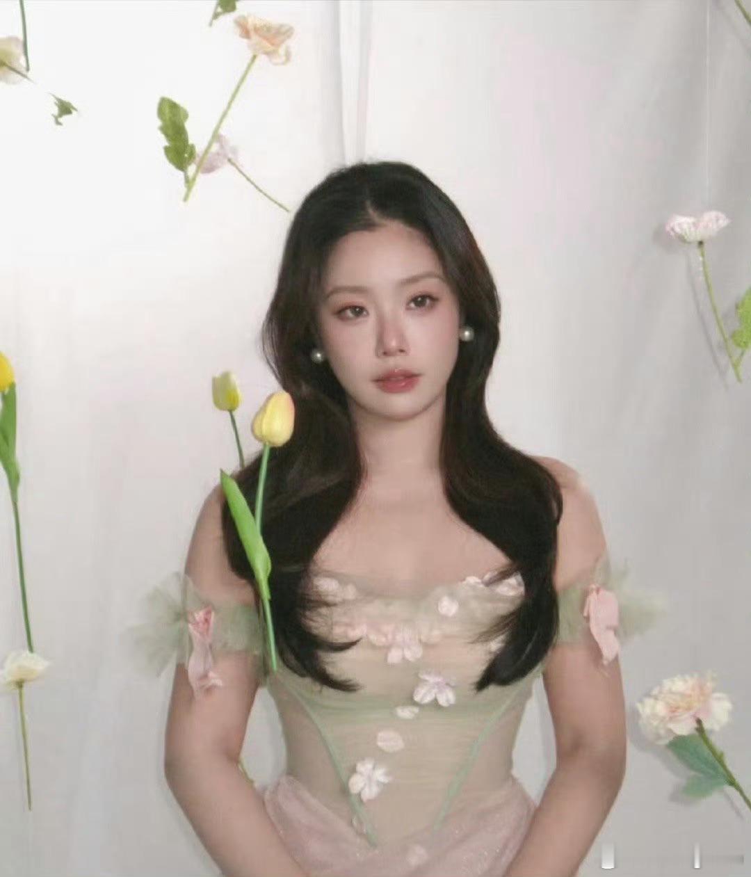 再一次看还是会被惊艳到咱还没习惯她这么美的样子