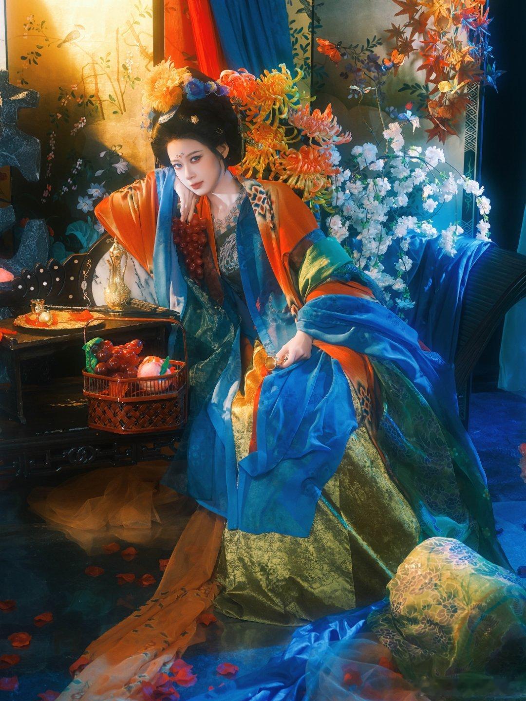 这个国风赵昭仪我笑纳了赵昭仪国风造型绝了唐服花冠太有古典韵味像牡丹仙子下凡赵