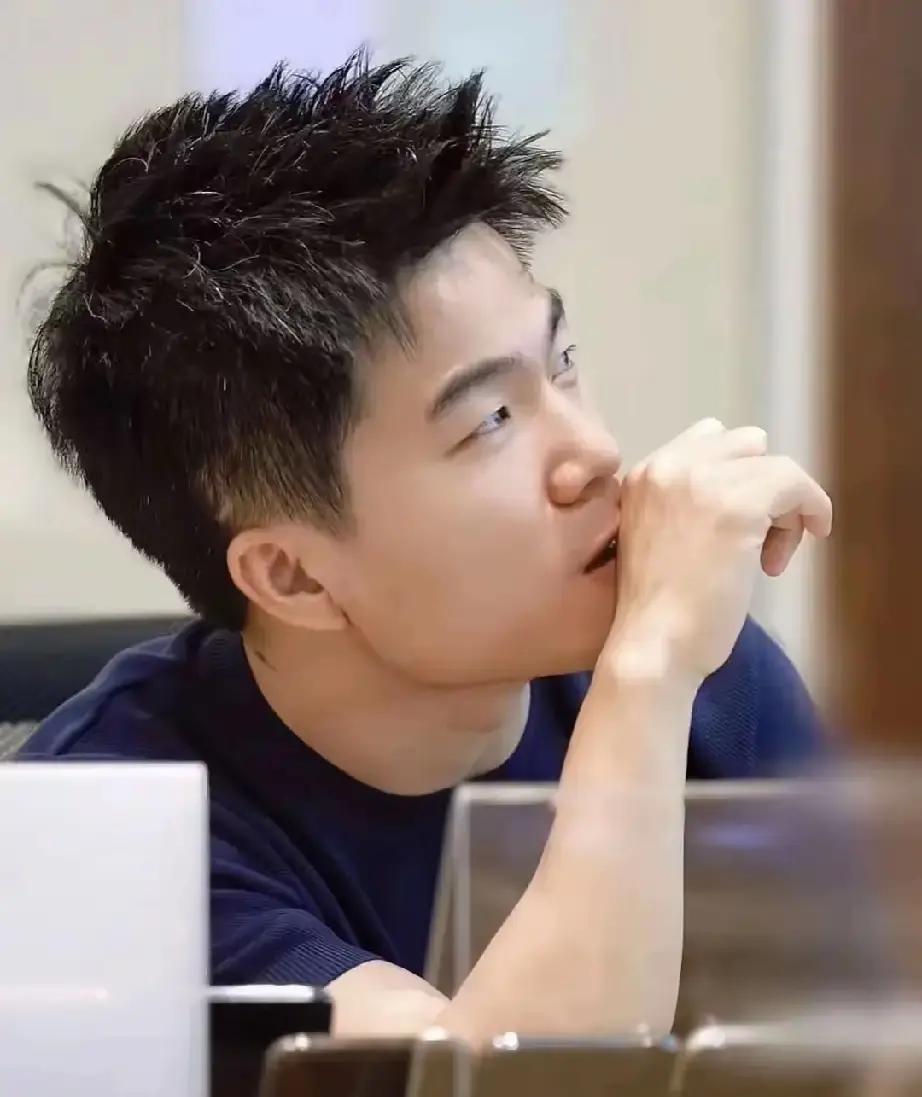 230亿成绩单打脸质疑退货率1.2%，同行平均10倍。去年董宇辉把质检员塞