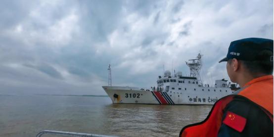 倒反天罡！台海巡舰驱逐大陆海警船，缠斗大约25小时 根据台“海巡署”8月4日