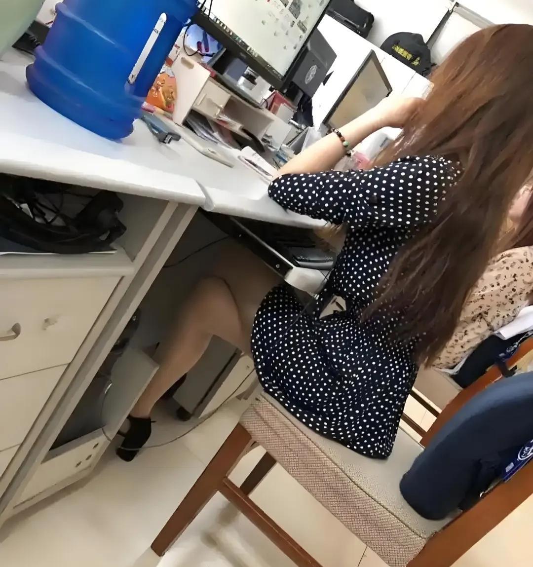 办公室一位女同事，90后，未婚，今年33岁了，也没谈男朋友。今天她抛出这样一个