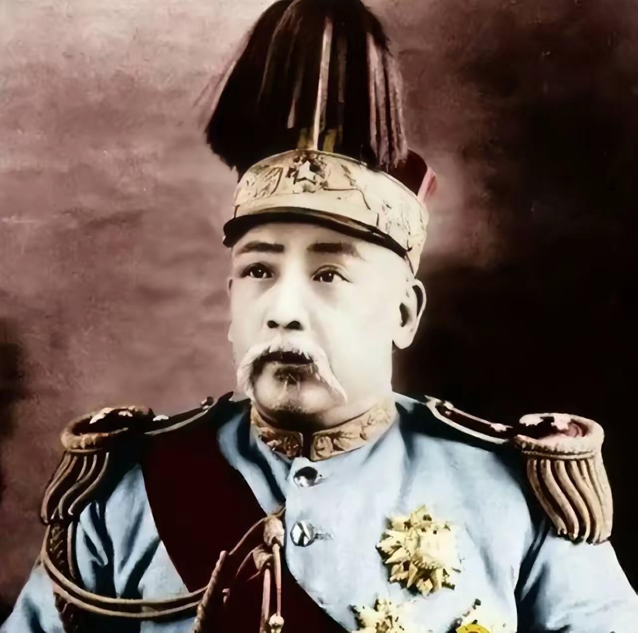 袁世凯有午睡的习惯，每天总睡两个小时，每次睡醒，都要喝上一口上好的香茶，有一天，