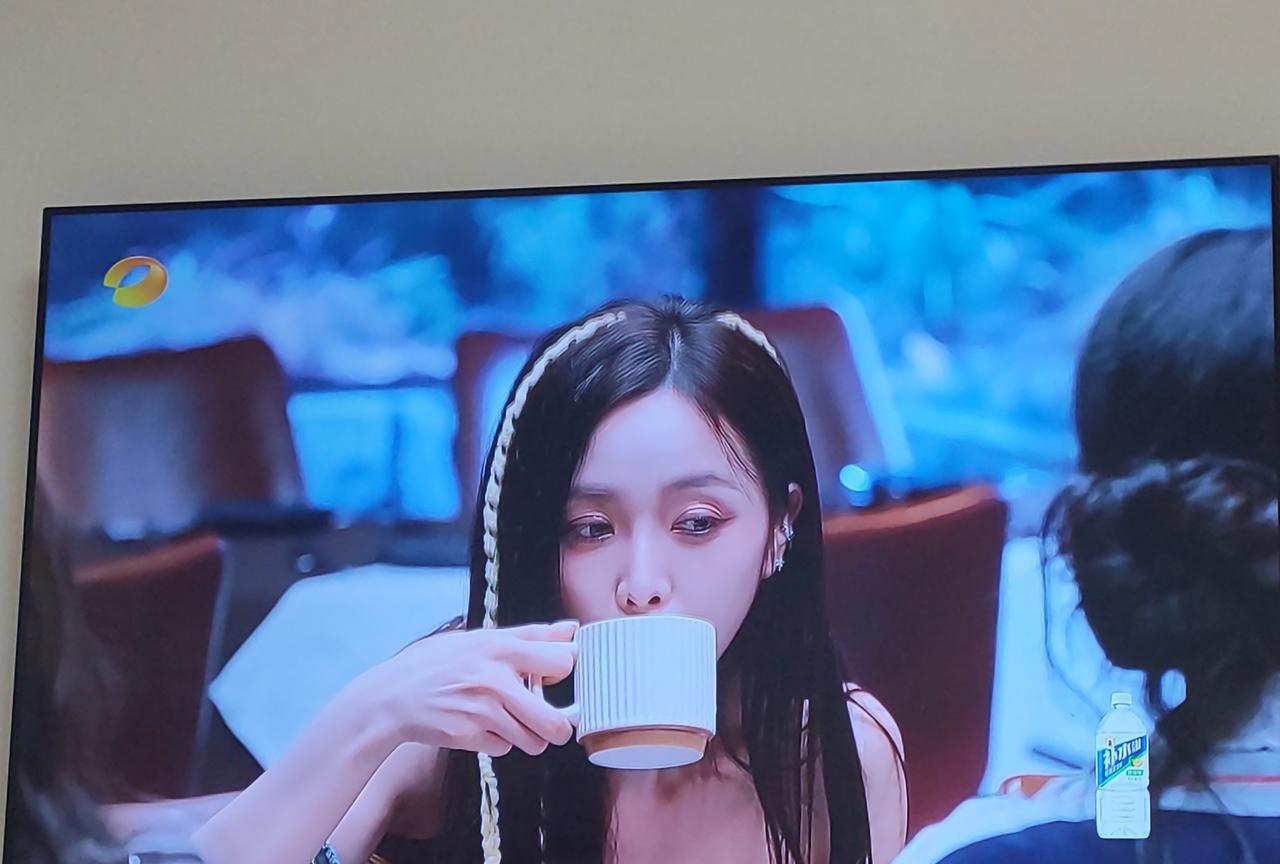#万能生活指南#吴宣仪，8杯奶茶