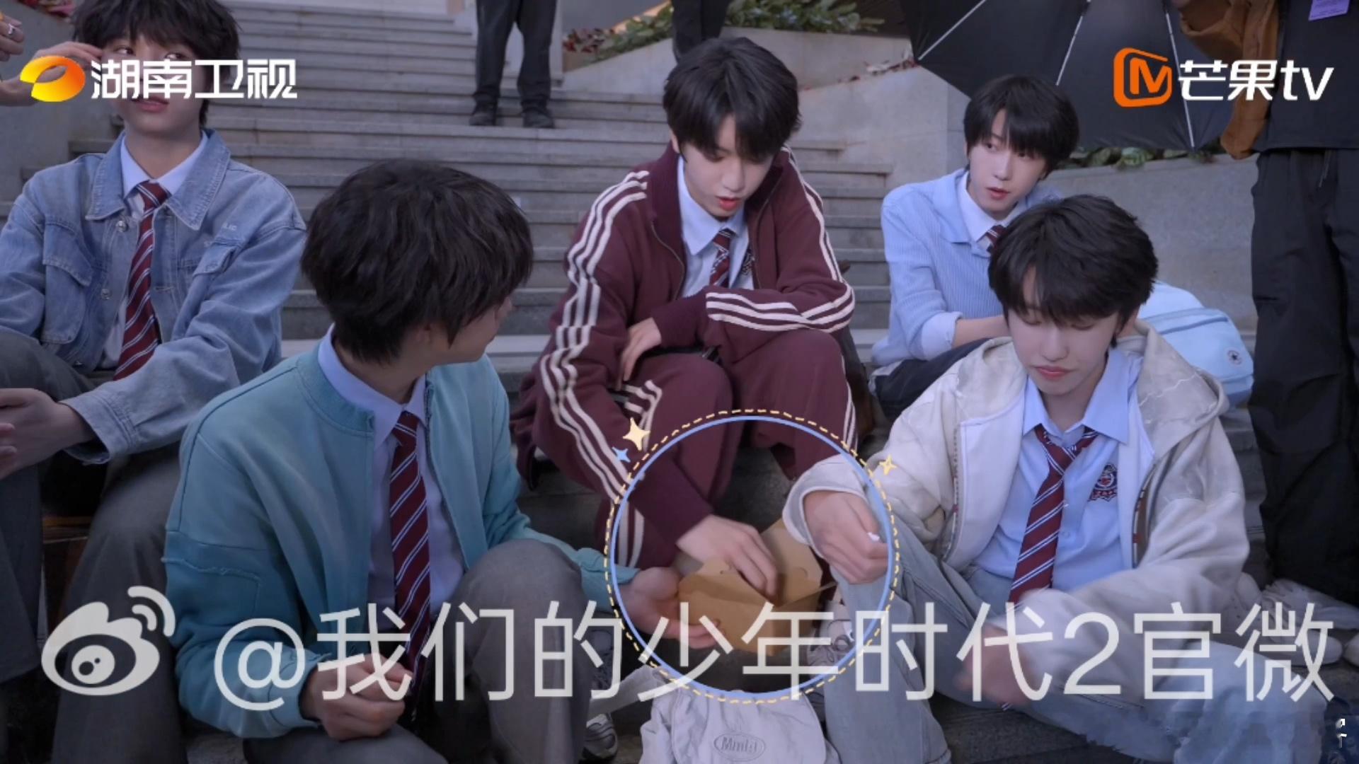 我们的少年时代2把我看馋了我们的少年时代2热气氤氲的饭桌镜头格外动人，食物的香气