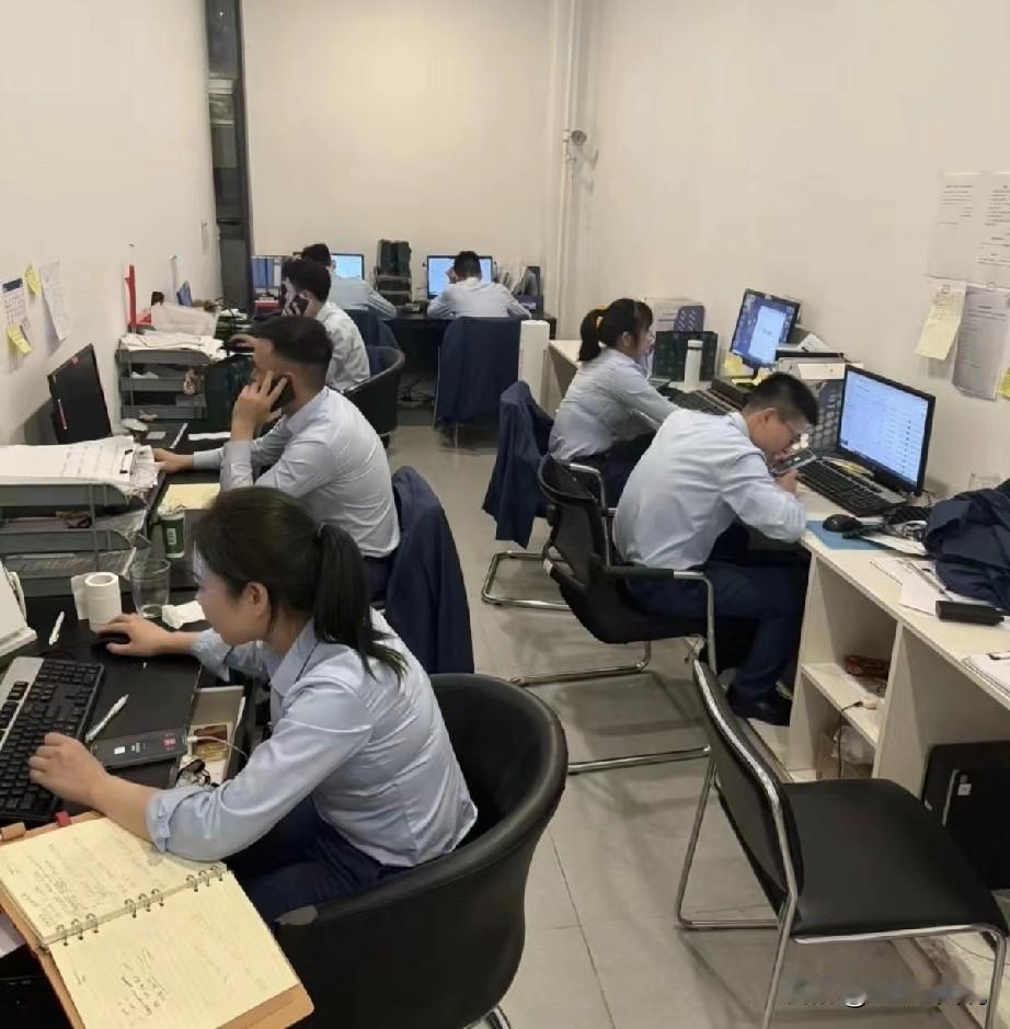 一个关系不错的前同事打电话，说他们部门新换了一个领导，对他明里暗里各种挤兑挑刺，
