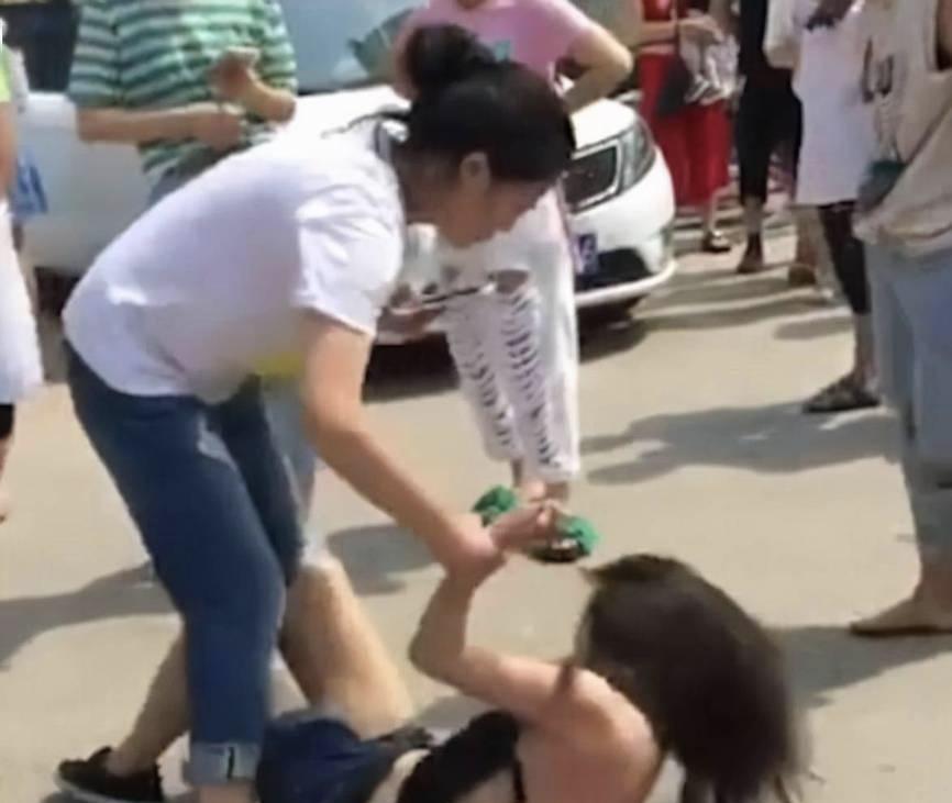 十年原配泪目，一年小三得宠，软饭男恶行掏空百万家产！十年的婚姻竟以背叛收场