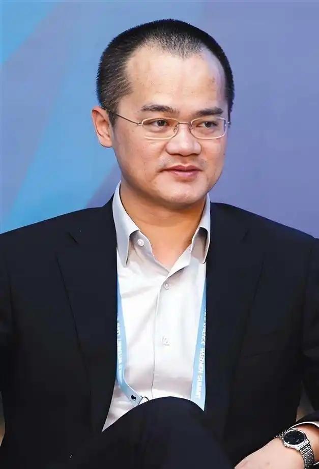 王兴现在最恨的人，应该是刘强东。这话听着像段子，翻开美团的市值走势图就知道半