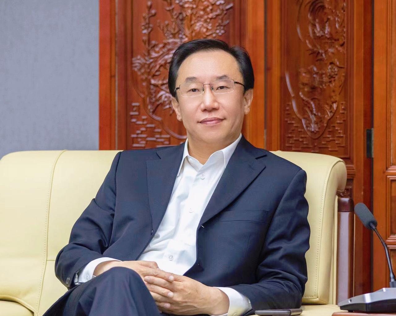 北京这次的雷，响得那是相当炸裂。退休证不是“护身符”！京圈大佬贺江川栽了！京