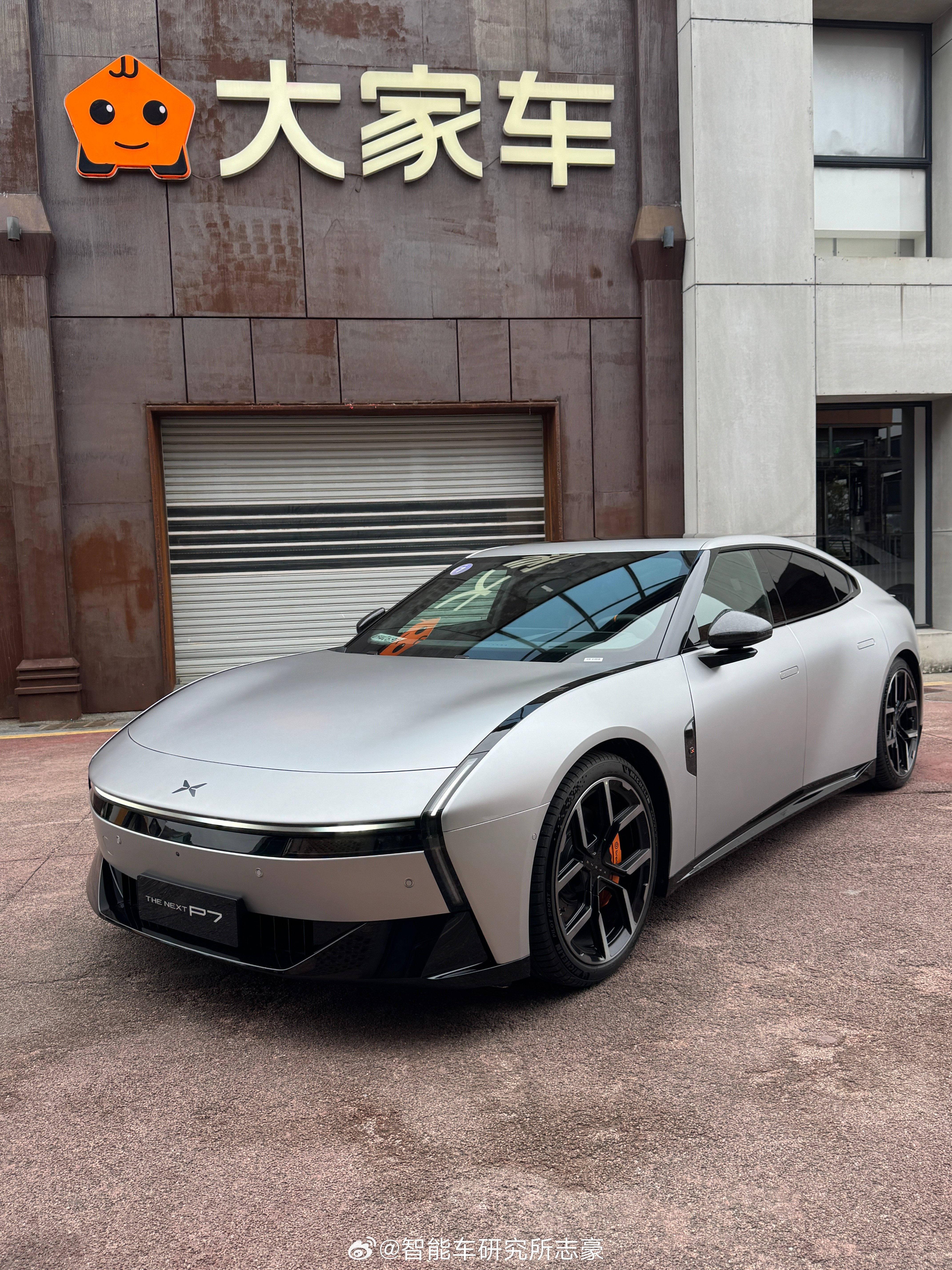 有意思：以前是觉得测试版各种bug，抽风，满血等量产，这是共识对吧。现在反而是，