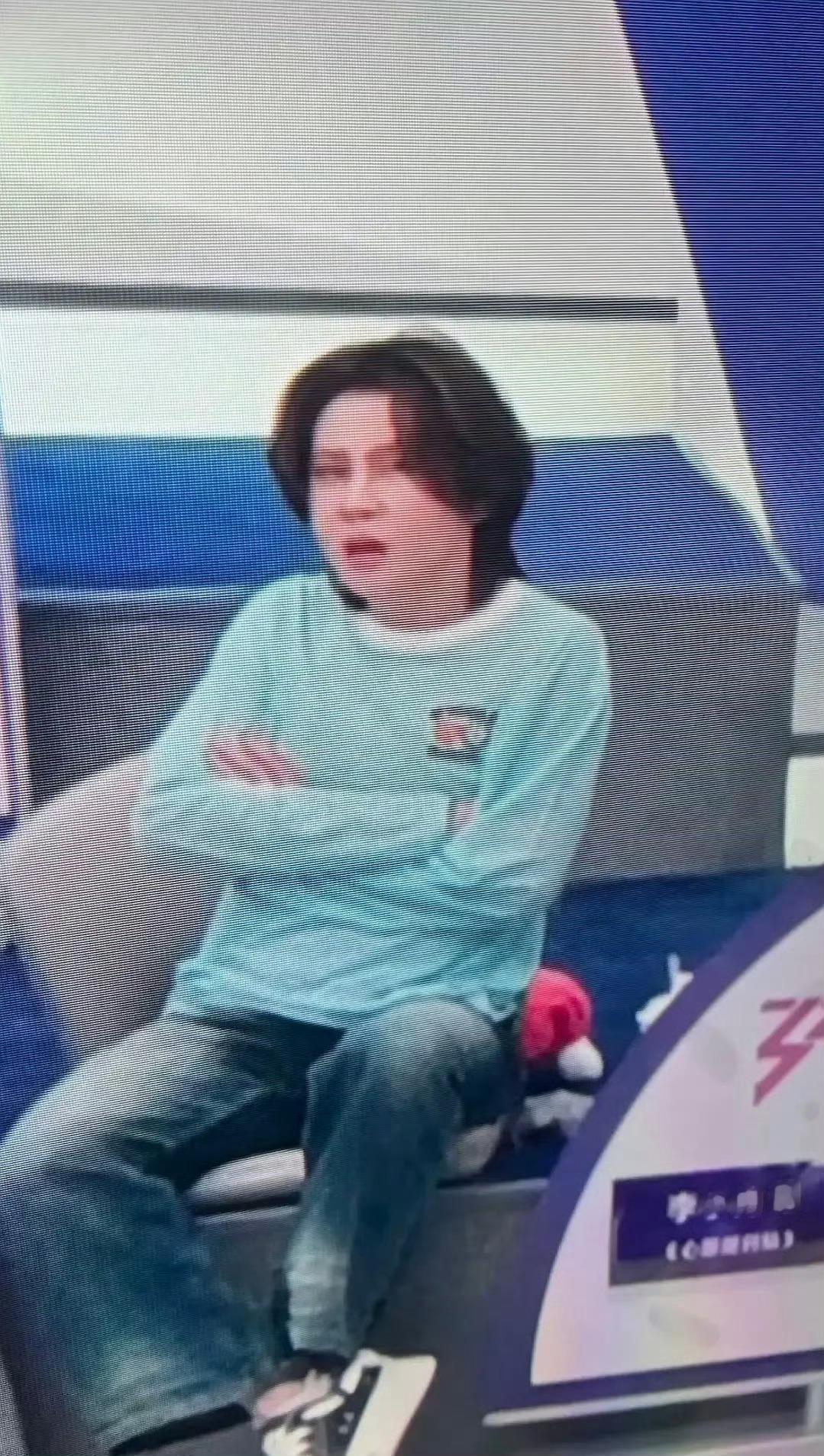 王濛好真性情，绝不搞娱乐圈里的人情世故。看到明明唱得很好阚清子团比孙怡团票数