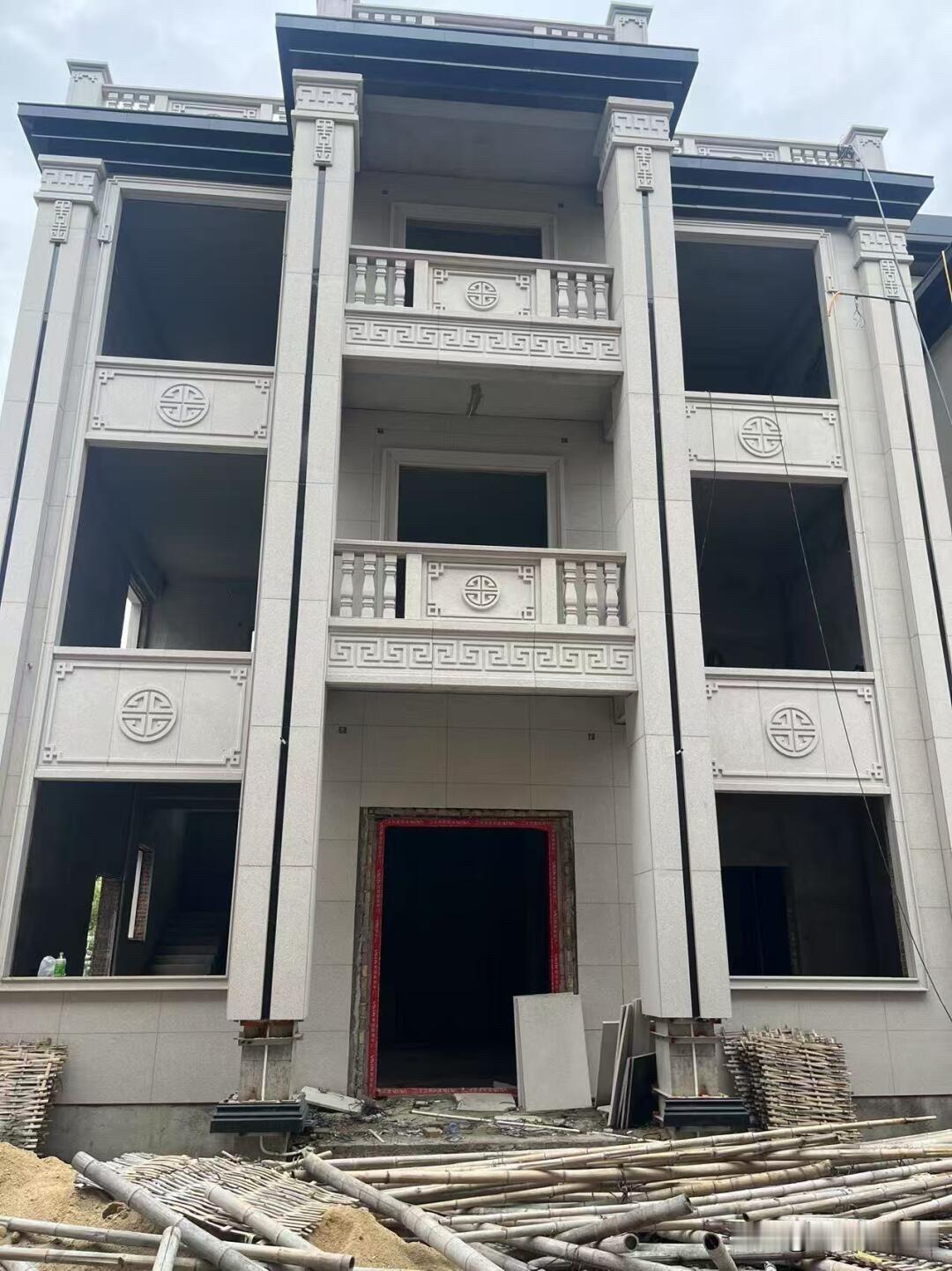 农村自建房，真的是好面子啊！明明一两层都住不满，一年到头住不了几天，偏偏在起房