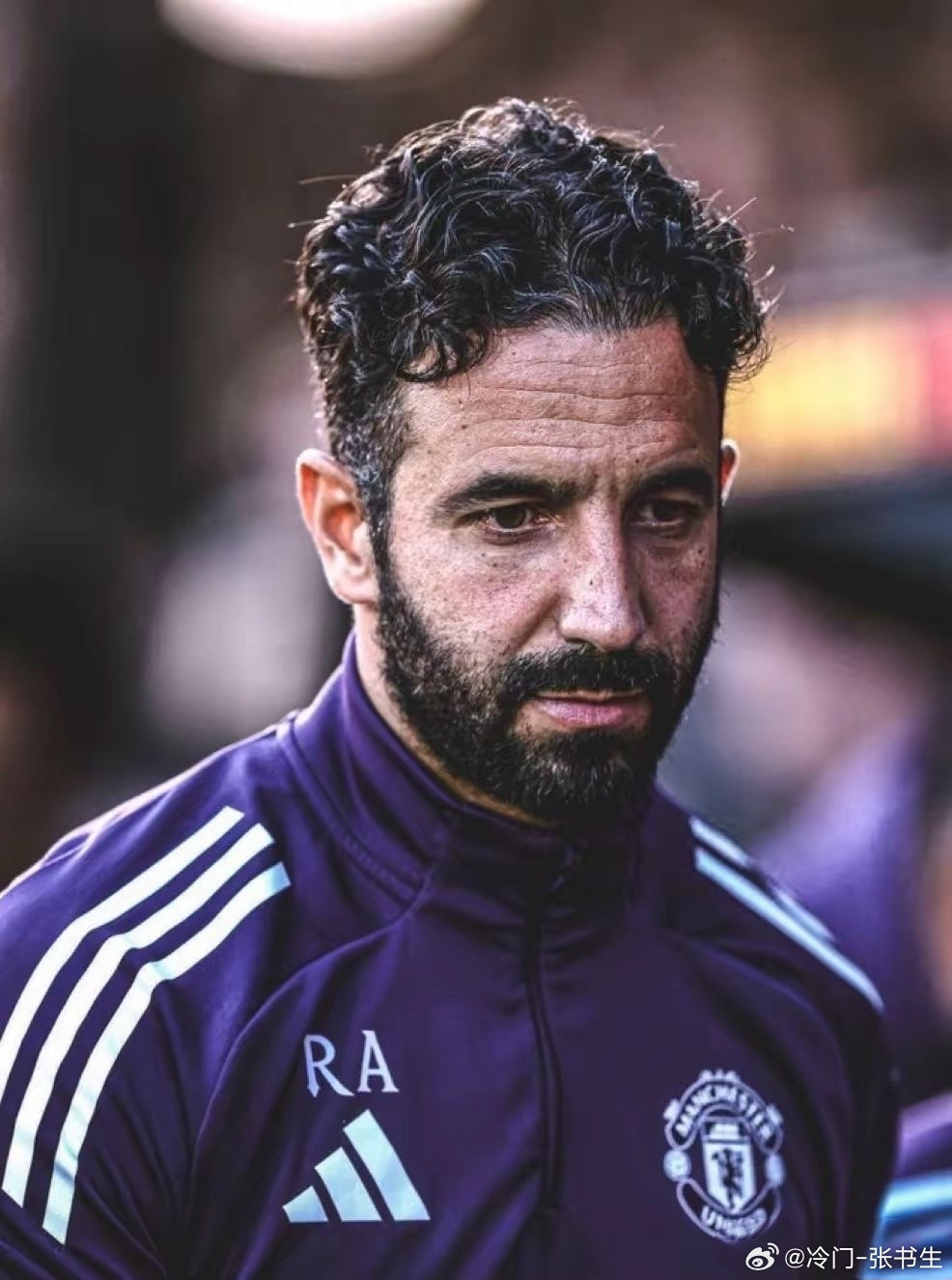 曼联的这番操作，真是让人意想不到！据悉，曼联目前还欠着其他俱乐部4.22亿英镑的