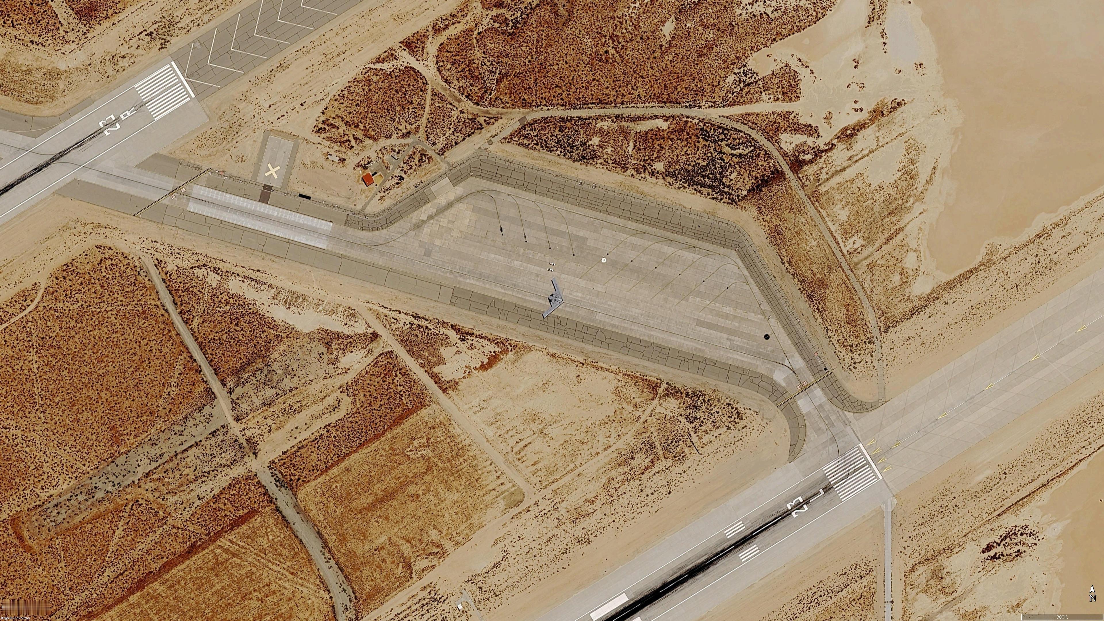 美国爱德华兹空军基地的高清卫星图显示了“灭鳖神器”--B-21的详细尺寸B-2