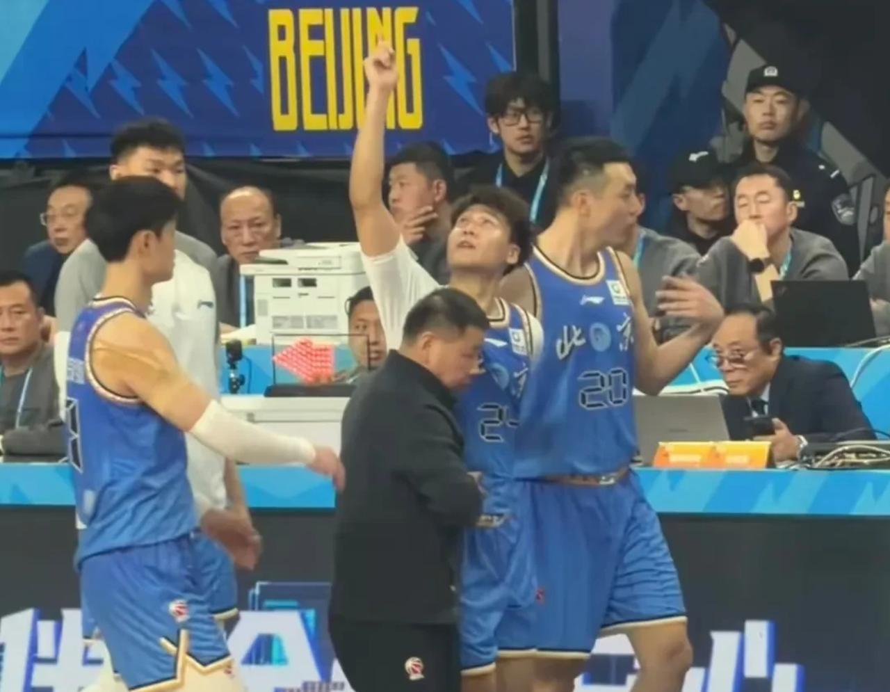 赵睿可能会被CBA公司追加处罚！CBA常规赛第19轮，北京队与北控队的焦点比赛