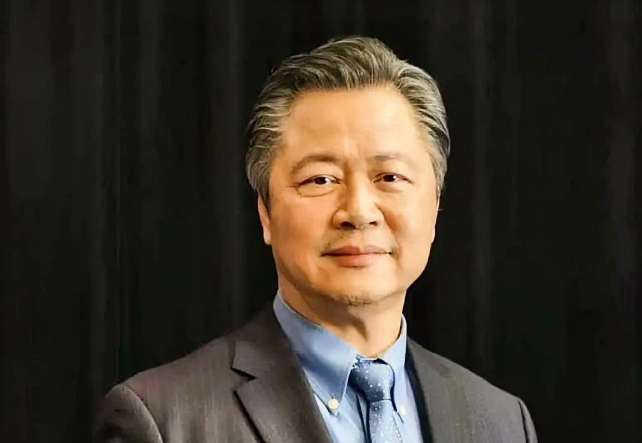 赖岳谦的家庭成员主要有以下这些：一、妻子：周玉琴，是台湾电视媒体节目主持人，