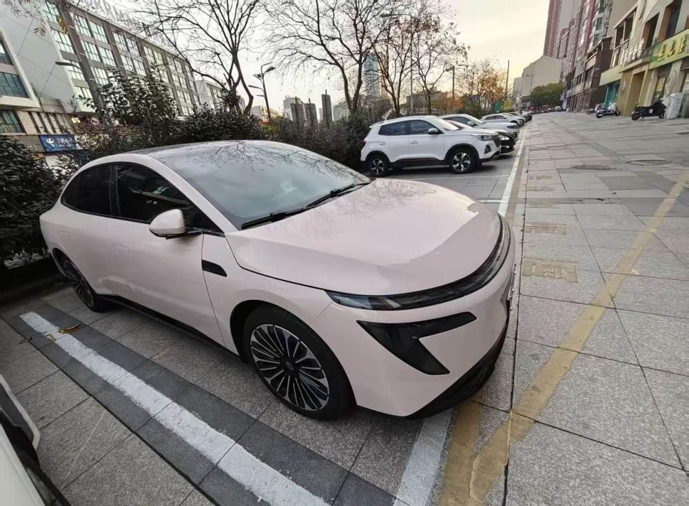 作为日产车主，提车半年跑了5000多公里，日常家用通勤完全够用，今天客观聊聊真实