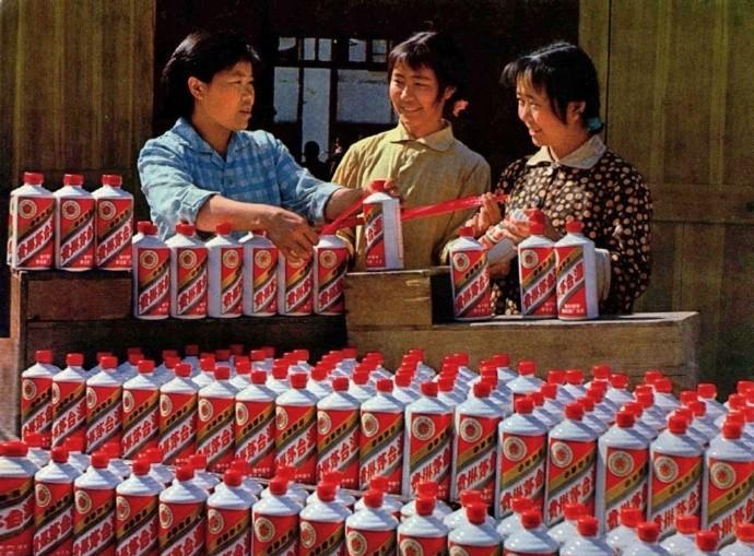 众所周知，开国第一宴上有三种酒：绍兴黄酒、山西汾酒与竹叶青酒。然而，国酒茅台酒却